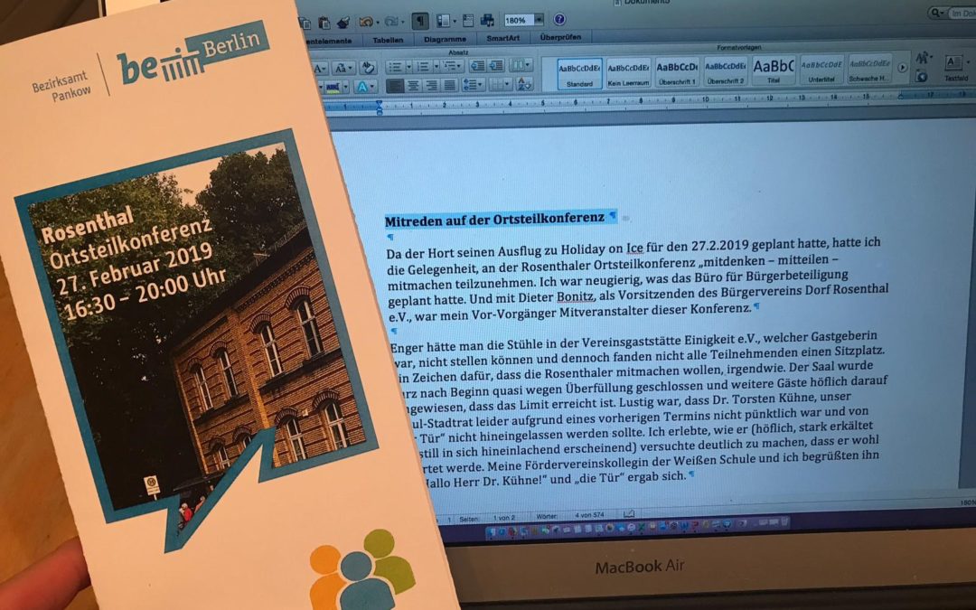 Bild eines Flyers zur Ortsteilkonferenz 2019 in Rosenthal vor einem Computerbildschirm, auf dem ein Text mit der Überschrift "Mitreden auf der Ortsteilkonferenz" zu sehen ist